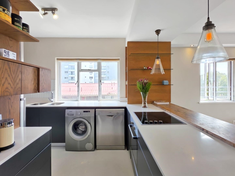 To Let 2 Bedroom Property for Rent in Green Point Western Cape